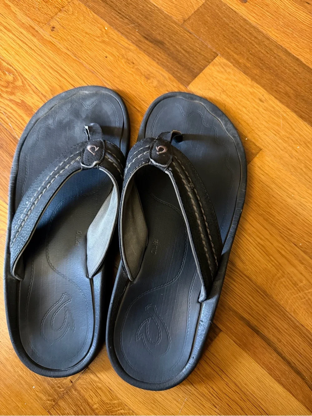 Men's Olukai Black Flip Flop Sandals - Comfortable Everyday Wear